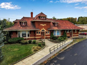 Historic Springville Train Depot Inn Two Bedroom Suite